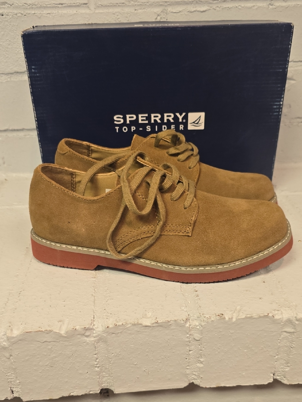 Sperry Boys Suede Derby Shoes in Tan/Brown with Red-Brown Sole.